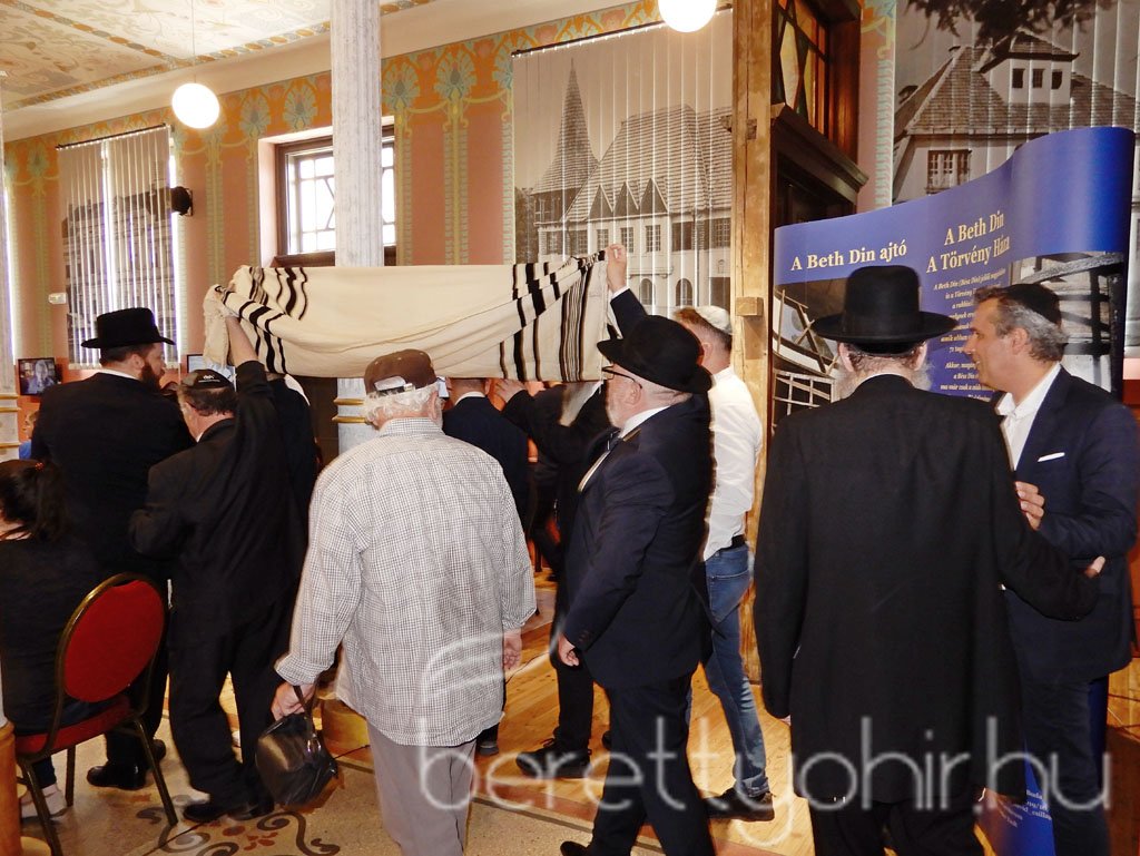 Átadták a felújított zsinagógát 62